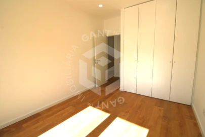 Apartamento T2 para Arrendamento em Benfica