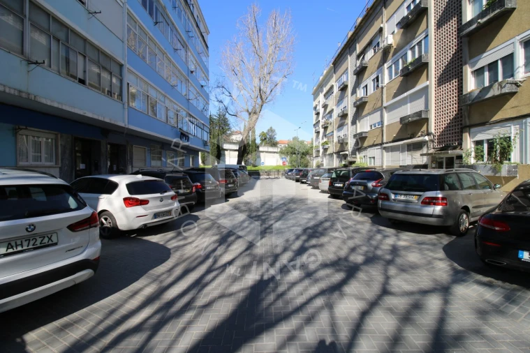 Apartamento T2 para Arrendamento em Benfica Foto 36