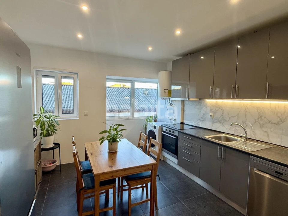Apartamento T2 para Venda em Mafamude e Vilar do Paraíso Foto 2