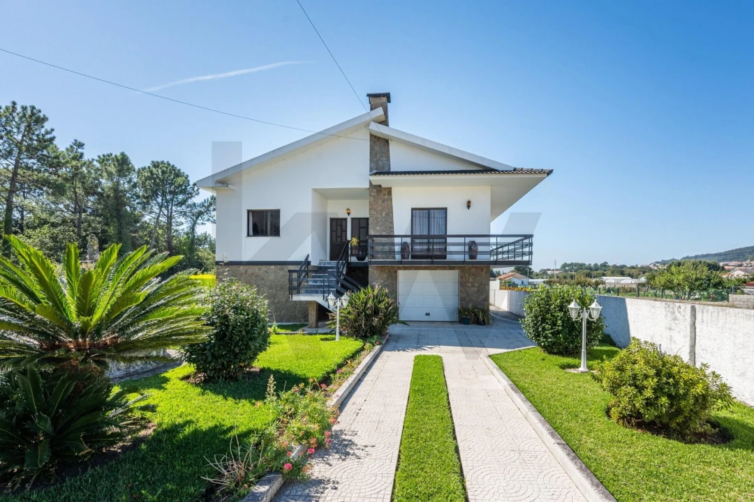 Moradia T5 para Venda em Vila Praia de Ancora Foto 1
