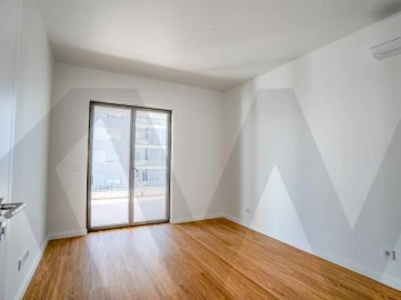 Apartamento T4 para Venda em Santo António dos Cavaleiros e Frielas