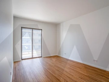 Apartamento T4 para Venda em Santo António dos Cavaleiros e Frielas