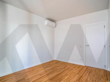 Apartamento T4 para Venda em Santo António dos Cavaleiros e Frielas