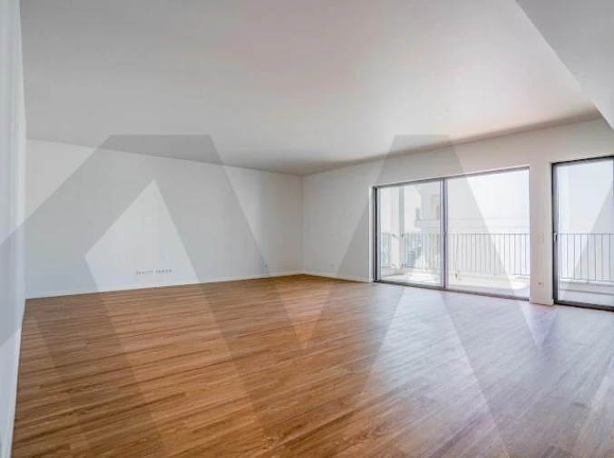 Apartamento T4 para Venda em Santo António dos Cavaleiros e Frielas Foto 2