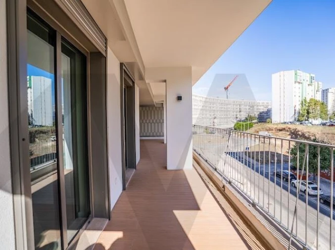 Apartamento T4 para Venda em Santo António dos Cavaleiros e Frielas Foto 16