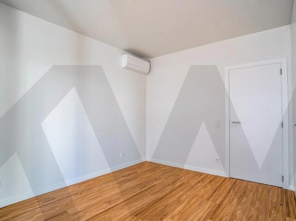Apartamento T4 para Venda em Santo António dos Cavaleiros e Frielas Foto 30