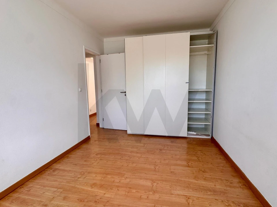 Apartamento T3 para Arrendamento em Colares Foto 12