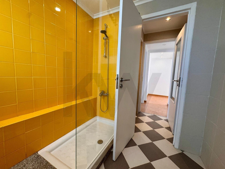 Apartamento T3 para Arrendamento em Colares Foto 16