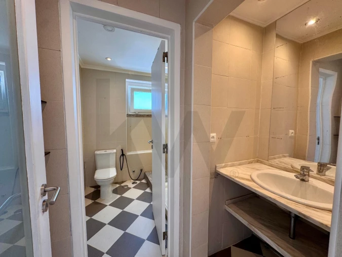 Apartamento T3 para Arrendamento em Colares Foto 15