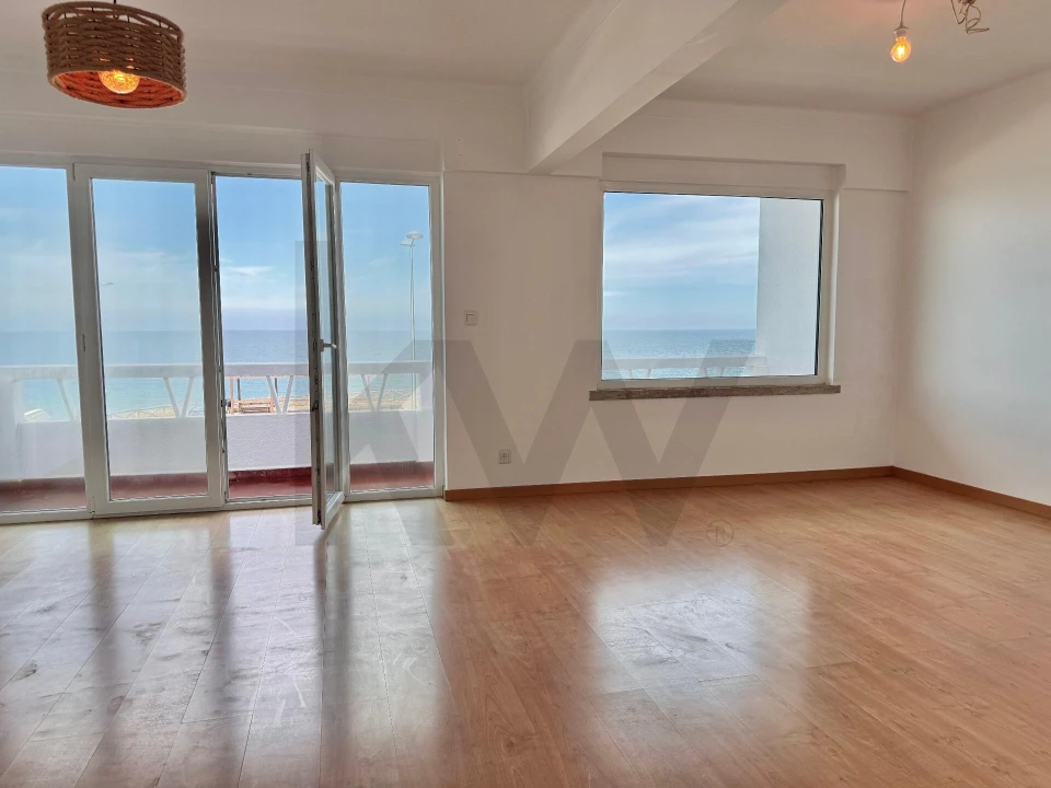 Apartamento T3 para Arrendamento em Colares Foto 1