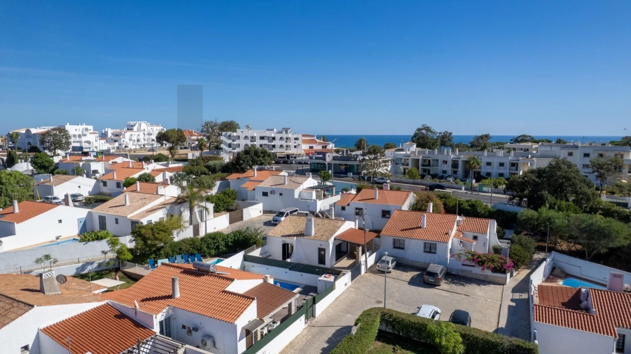 Moradia T2 para Venda em Albufeira e Olhos de Água Foto 1