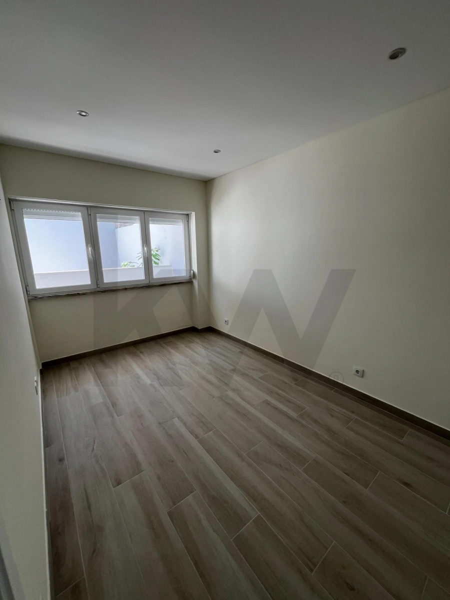 Apartamento T2 para Arrendamento em Barcarena Foto 8