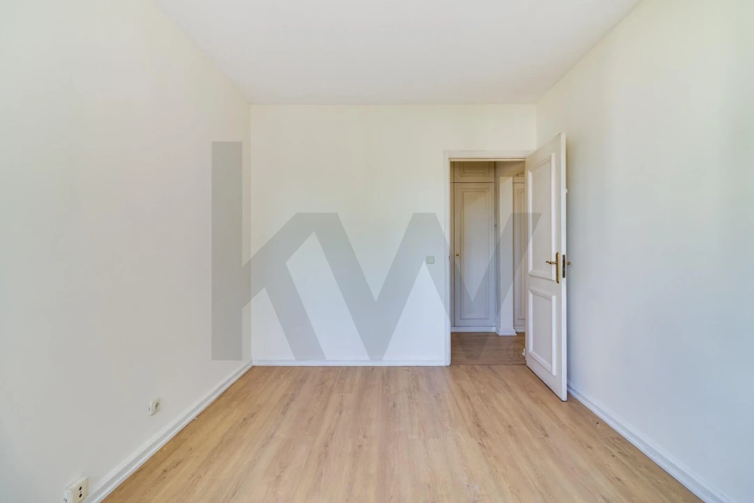 Apartamento T3 para Arrendamento em Carnide Foto 18