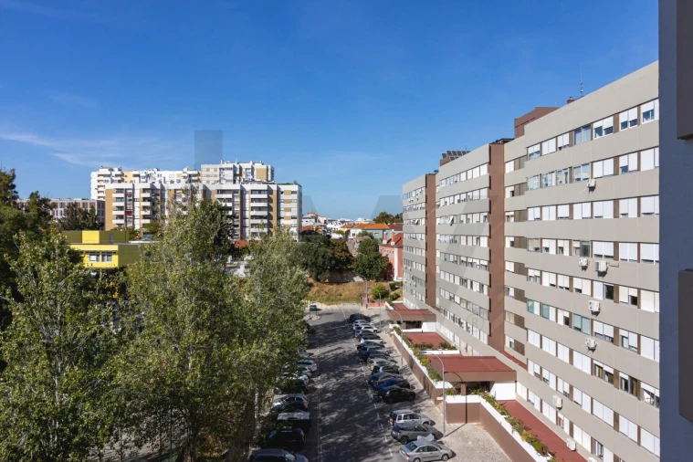 Apartamento T3 para Arrendamento em Carnide Foto 23