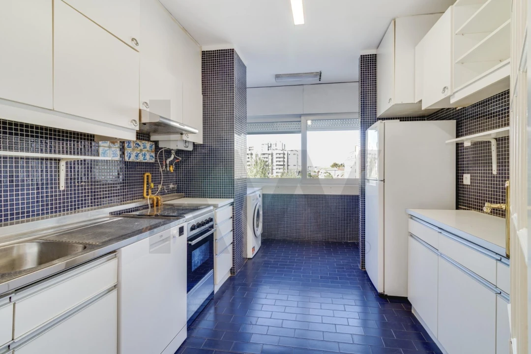 Apartamento T3 para Arrendamento em Carnide Foto 7