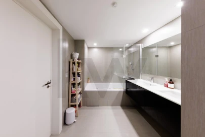 Apartamento T4 para Arrendamento em Santa Marinha e São Pedro da Afurada