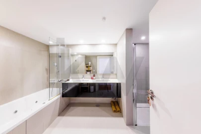 Apartamento T4 para Arrendamento em Santa Marinha e São Pedro da Afurada