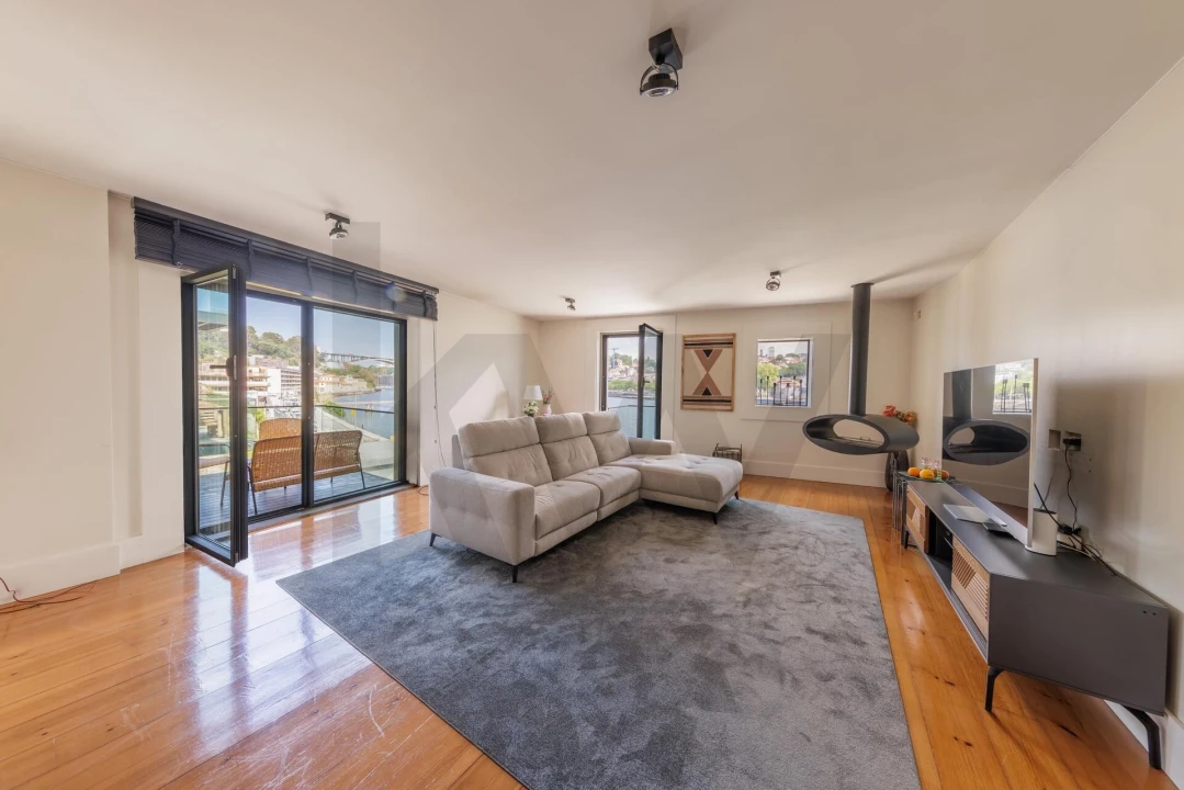 Apartamento T4 para Arrendamento em Santa Marinha e São Pedro da Afurada Foto 1