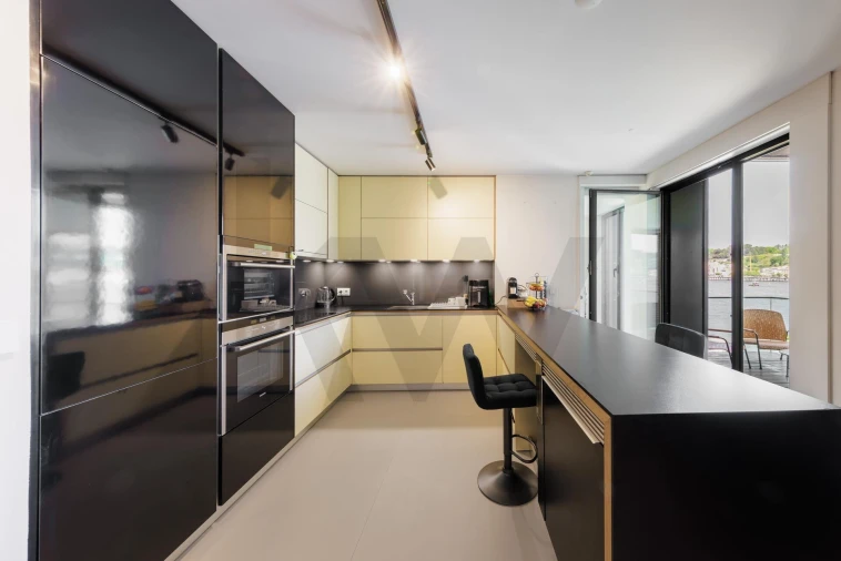 Apartamento T4 para Arrendamento em Santa Marinha e São Pedro da Afurada Foto 8