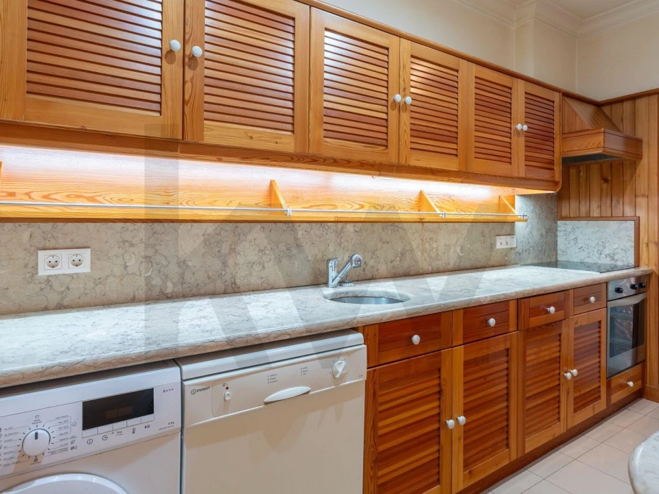 Apartamento T2 para Arrendamento em Santo António Foto 1
