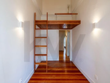 Apartamento T2 para Arrendamento em Santo António