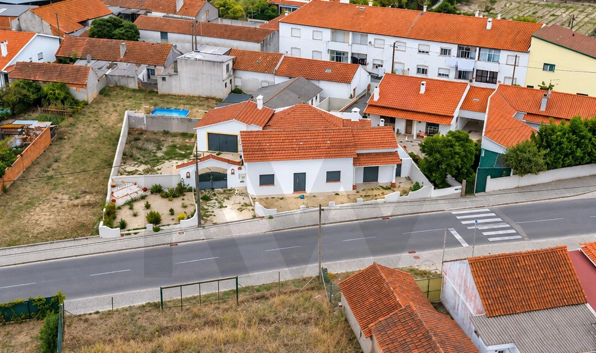 Moradia T1 para Venda em Coz, Alpedriz e Montes Foto 1