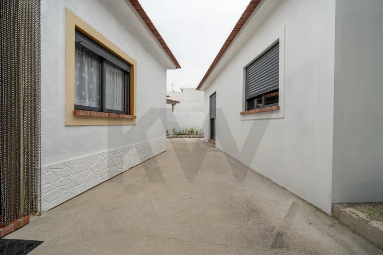 Moradia T1 para Venda em Coz, Alpedriz e Montes Foto 14