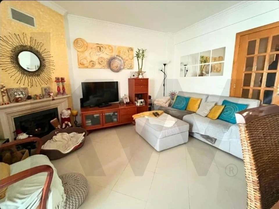 Apartamento T3 para Venda em Caparica e Trafaria Foto 1