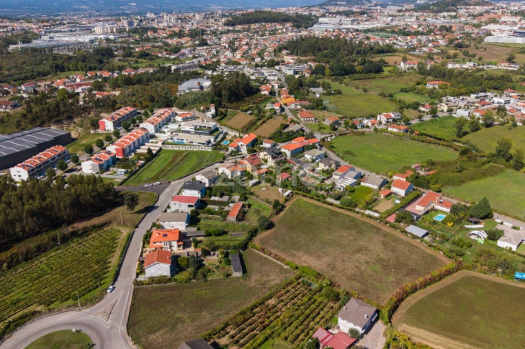 Moradia T3 para Venda em Lomar e Arcos Foto 22
