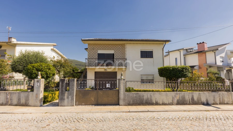 Moradia T3 para Venda em Lomar e Arcos