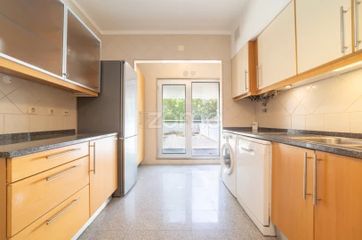 Apartamento T2 para Arrendamento em São Domingos de Benfica