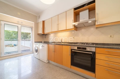 Apartamento T2 para Arrendamento em São Domingos de Benfica