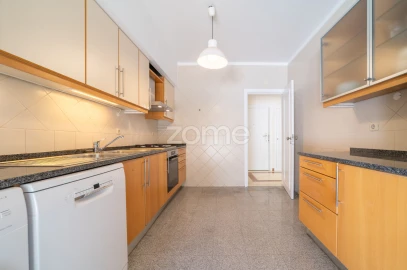 Apartamento T2 para Arrendamento em São Domingos de Benfica