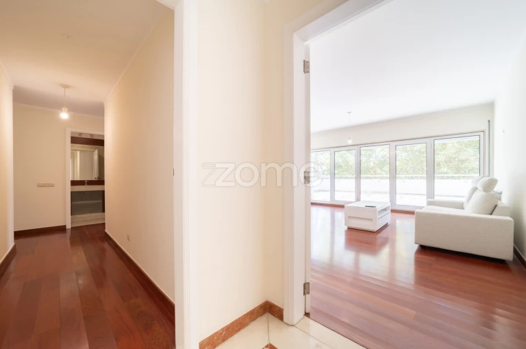 Apartamento T2 para Arrendamento em São Domingos de Benfica Foto 3