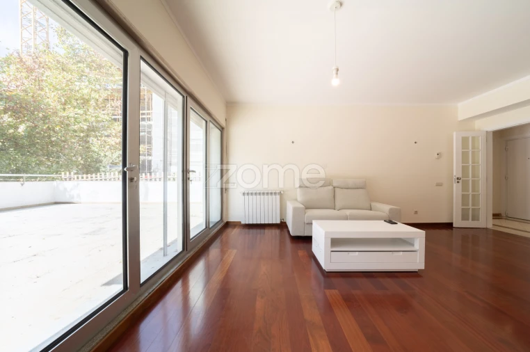 Apartamento T2 para Arrendamento em São Domingos de Benfica Foto 5