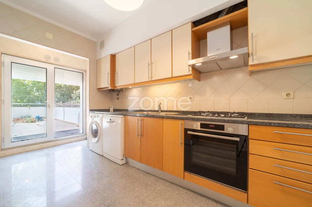 Apartamento T2 para Arrendamento em São Domingos de Benfica Foto 10