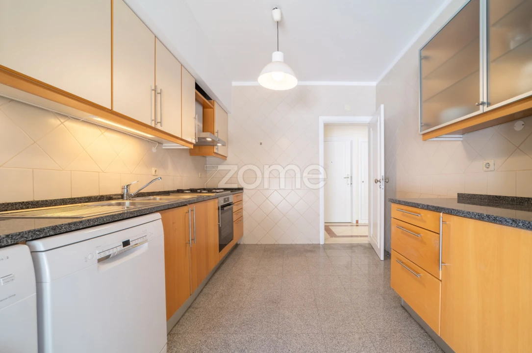 Apartamento T2 para Arrendamento em São Domingos de Benfica Foto 11