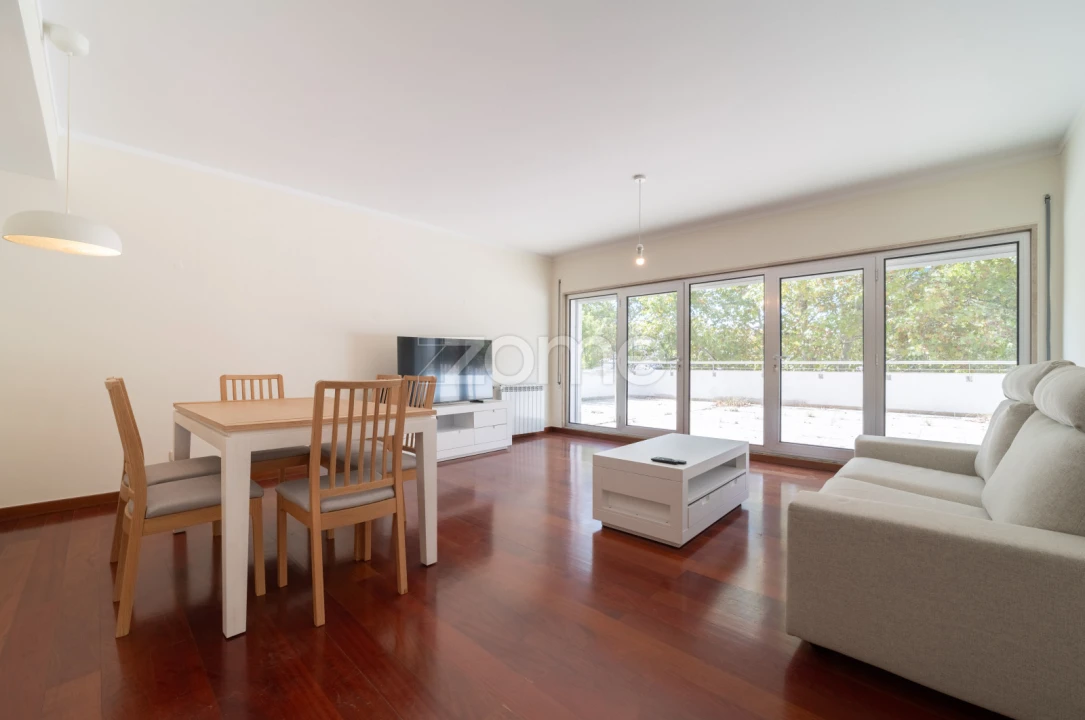 Apartamento T2 para Arrendamento em São Domingos de Benfica Foto 1