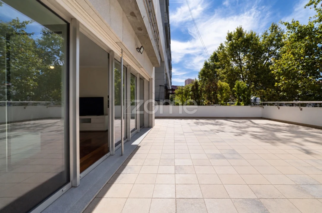 Apartamento T2 para Arrendamento em São Domingos de Benfica Foto 8
