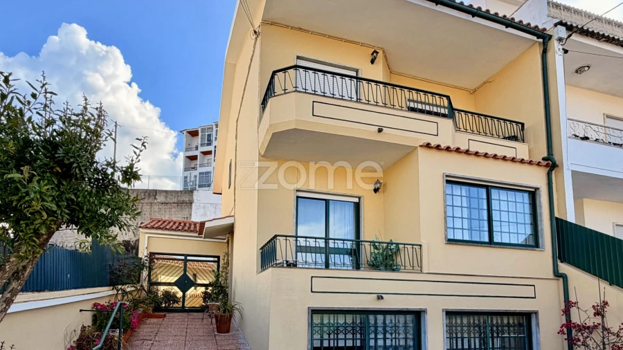 Moradia T6 para Venda em Carcavelos e Parede