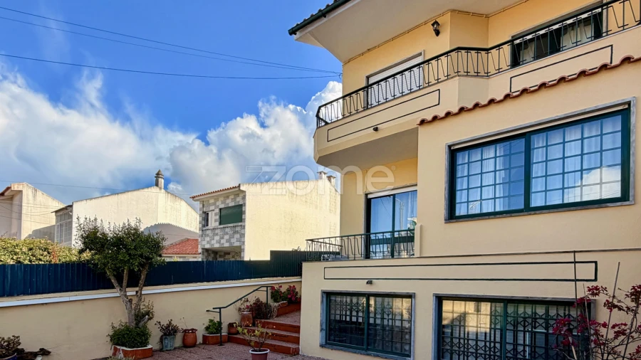 Moradia T6 para Venda em Carcavelos e Parede