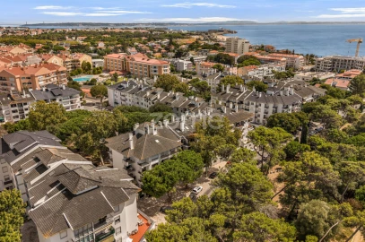 Apartamento T3 para Venda em Carcavelos e Parede