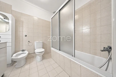 Apartamento T3 para Venda em Carcavelos e Parede