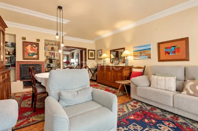 Apartamento T3 para Venda em Carcavelos e Parede