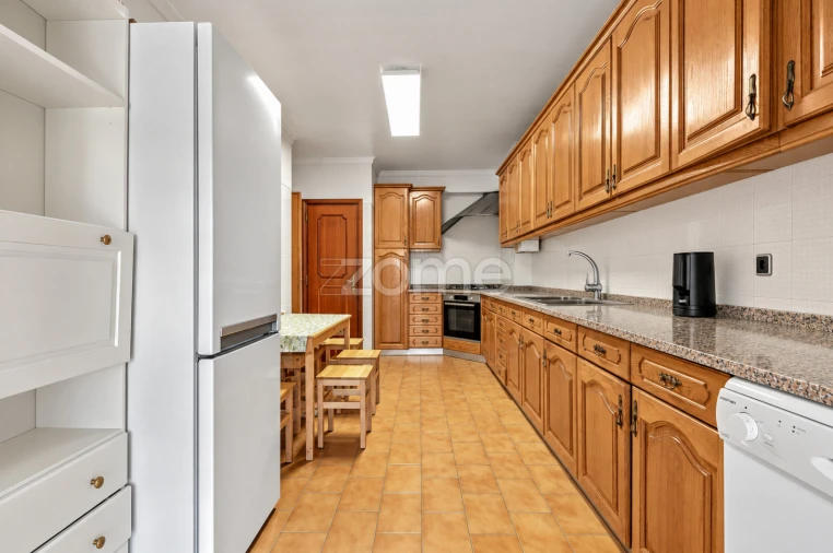 Apartamento T3 para Venda em Carcavelos e Parede Foto 10