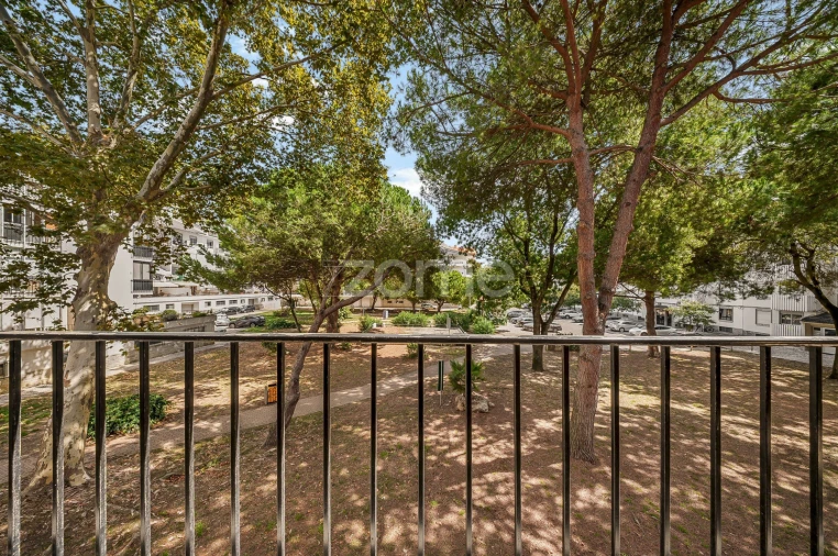 Apartamento T3 para Venda em Carcavelos e Parede Foto 26