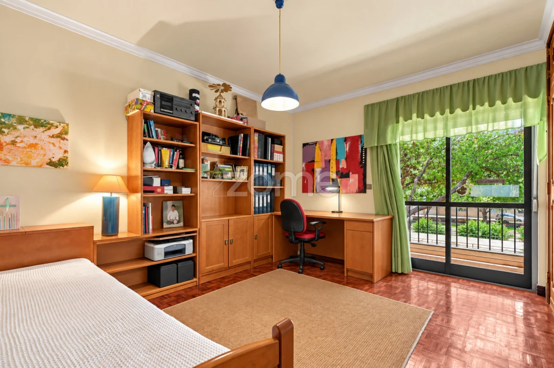 Apartamento T3 para Venda em Carcavelos e Parede Foto 16