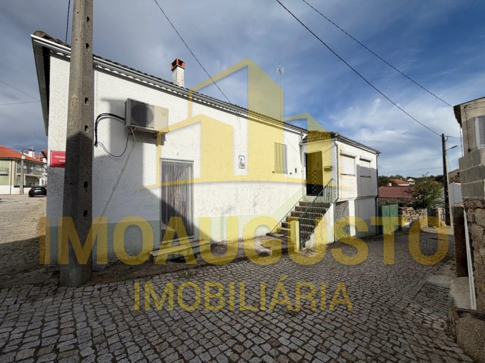 Moradia T4 para Venda em Lajeosa e Forcalhos Foto 1