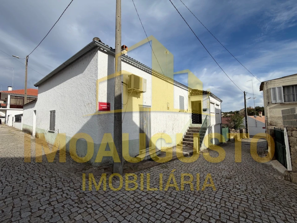 Moradia T4 para Venda em Lajeosa e Forcalhos Foto 2