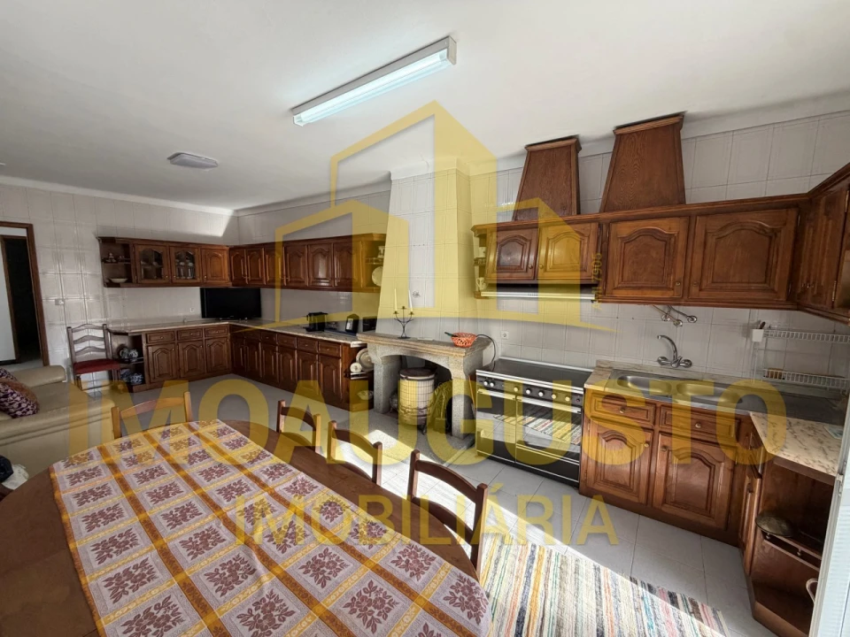 Moradia T4 para Venda em Lajeosa e Forcalhos Foto 3